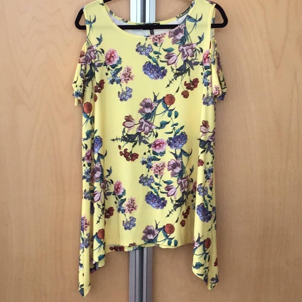 🟡🟣short sleeve cold shoulder 1X🟣🟡